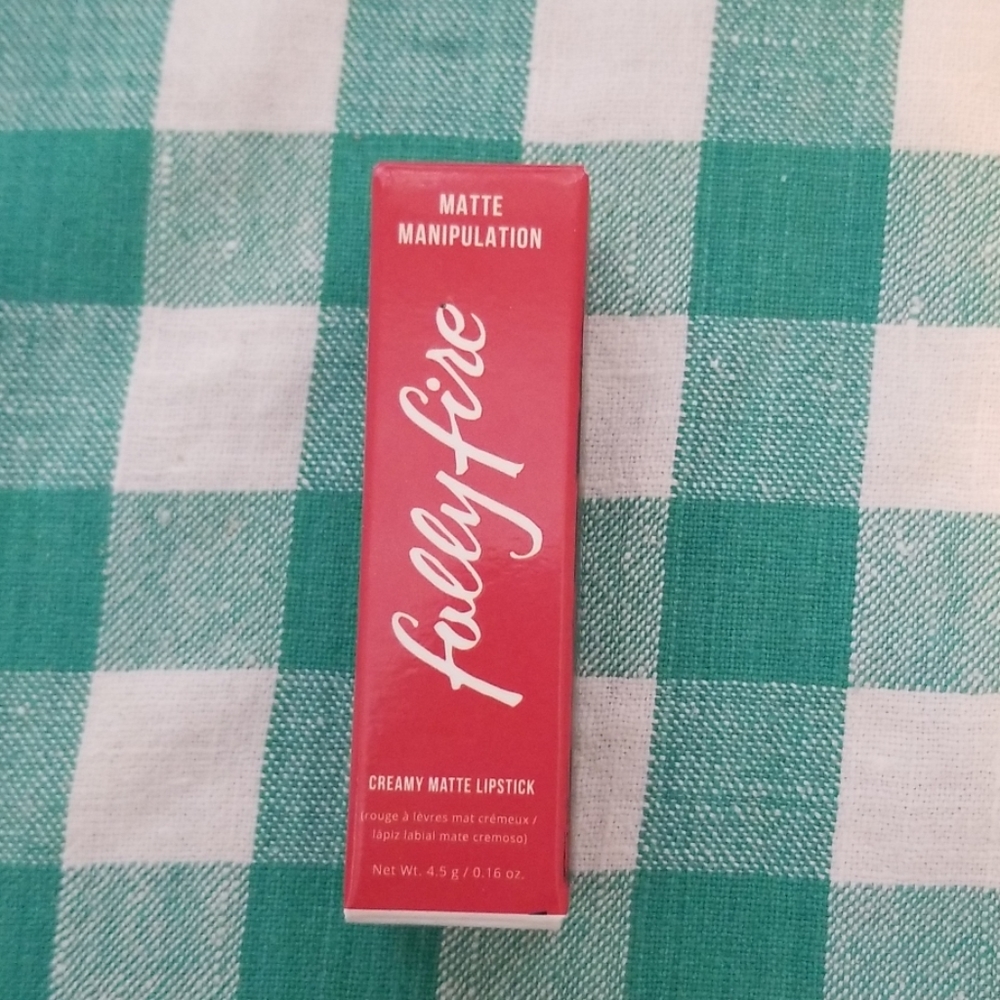 🐰 *NEW*Folly Fire Matte in Full House